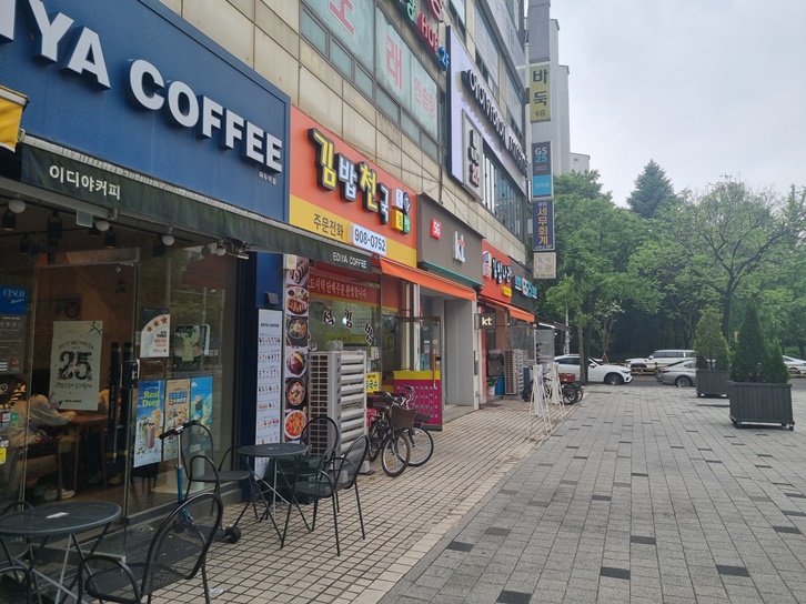 마두역 2번 출구 옆 현대작명역학원 건물 우신프라자