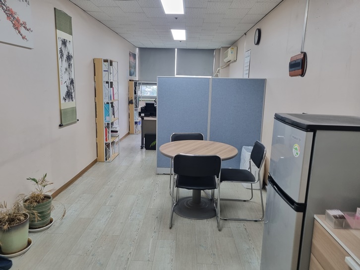 현대작명역학원 사무실 내부